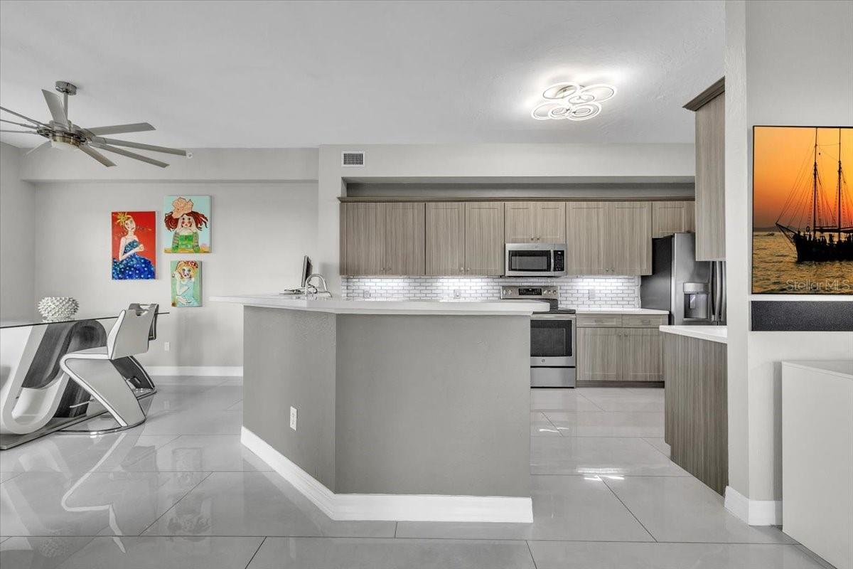 Image 13 of 76 For 129 Breakers Court 121