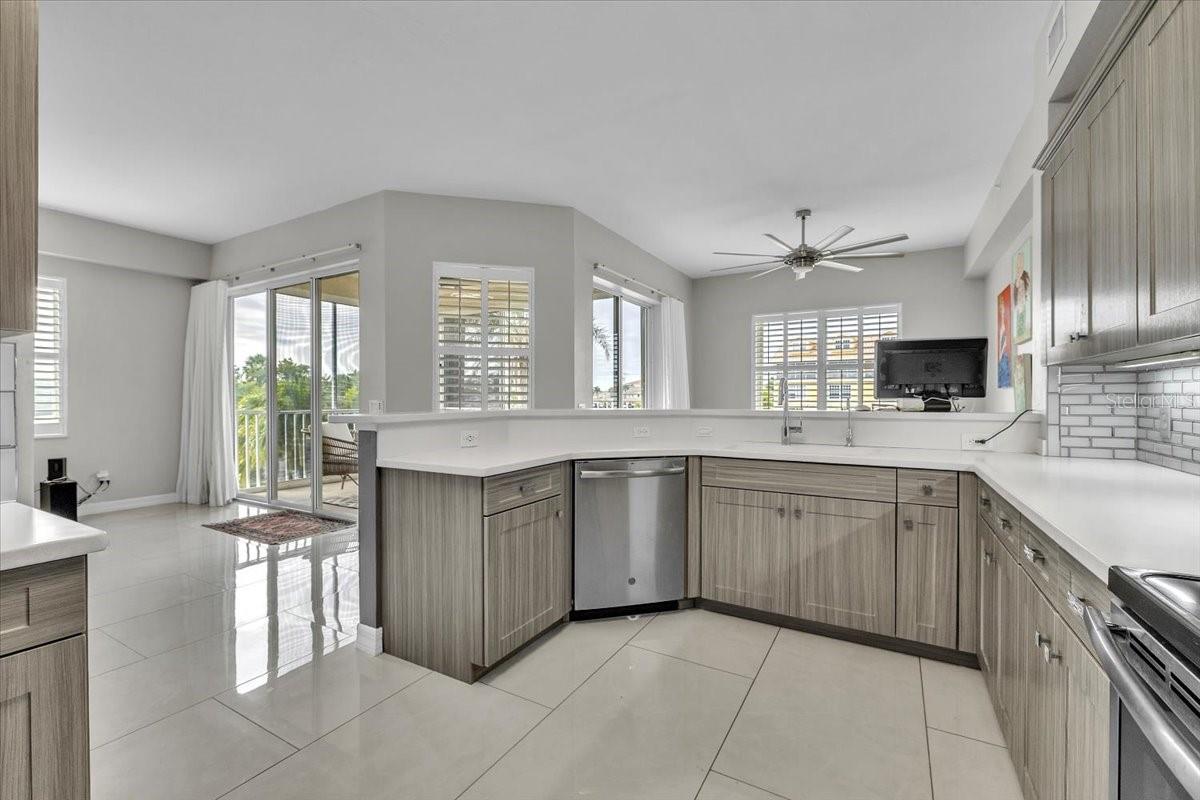 Image 16 of 76 For 129 Breakers Court 121