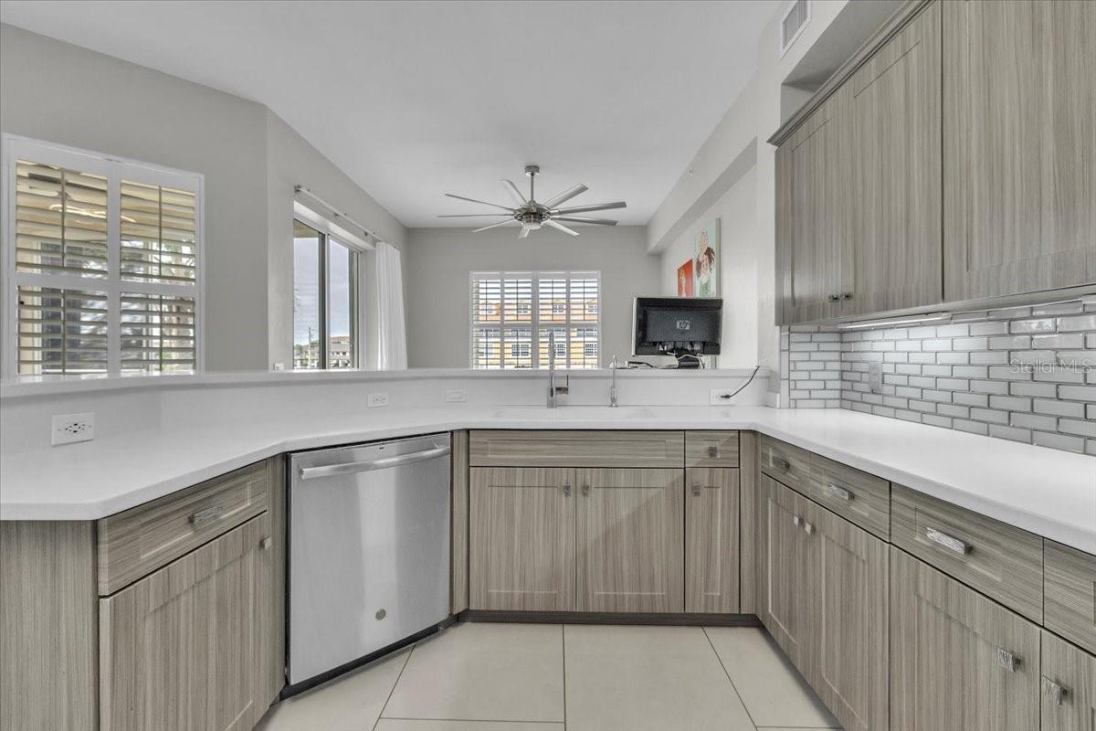 Image 17 of 76 For 129 Breakers Court 121