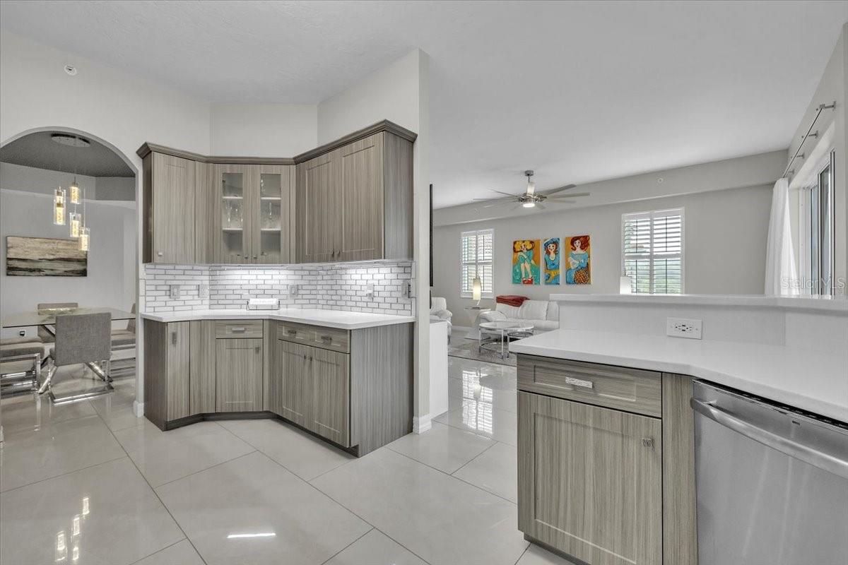 Image 18 of 76 For 129 Breakers Court 121