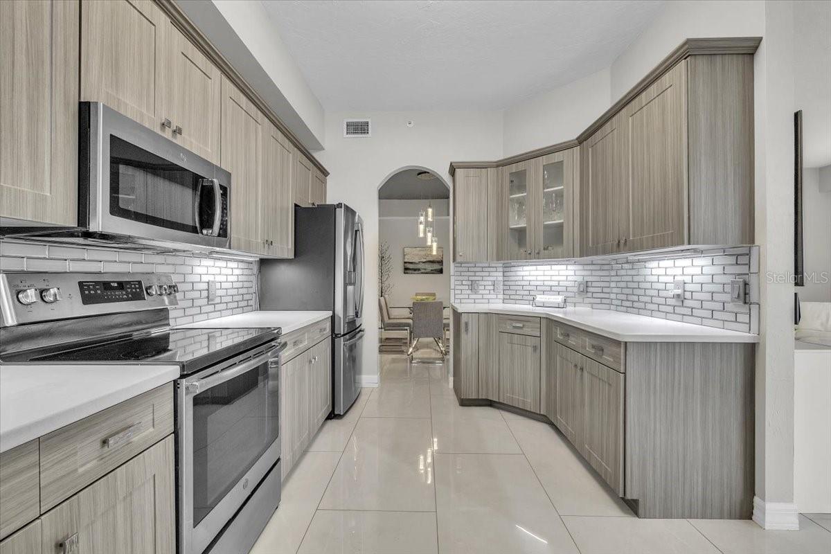 Image 19 of 76 For 129 Breakers Court 121