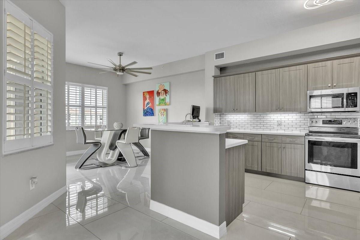 Image 21 of 76 For 129 Breakers Court 121