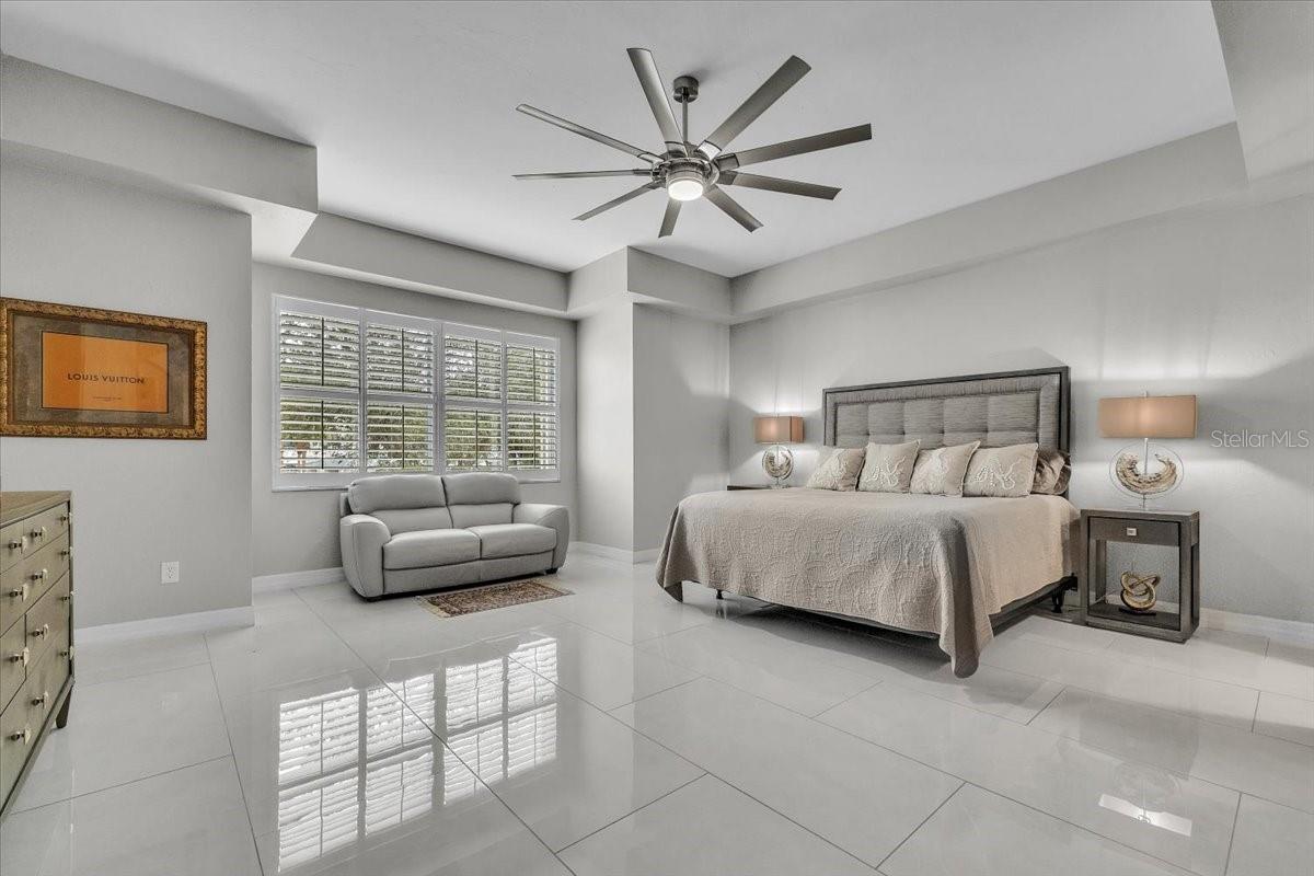 Image 28 of 76 For 129 Breakers Court 121