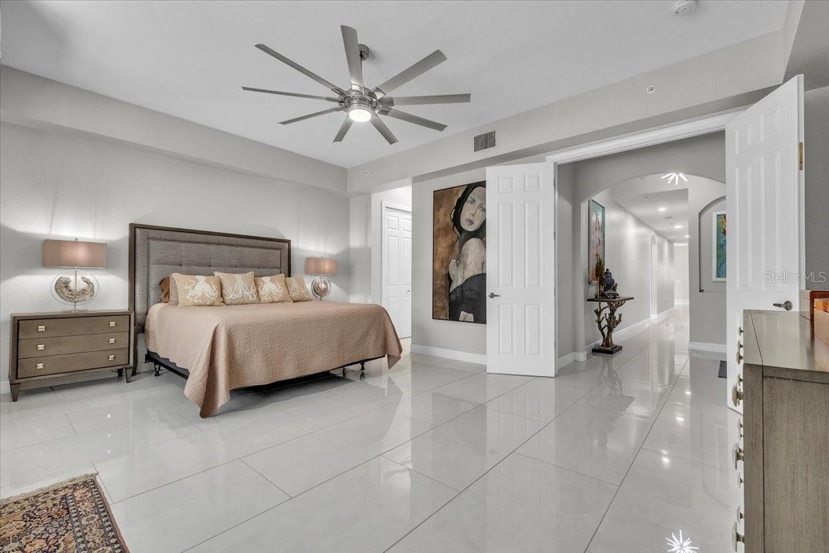 Image 29 of 76 For 129 Breakers Court 121