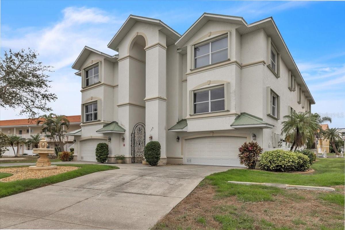 Image 4 of 76 For 129 Breakers Court 121