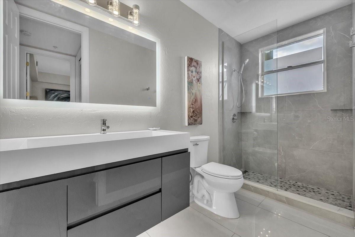 Image 41 of 76 For 129 Breakers Court 121