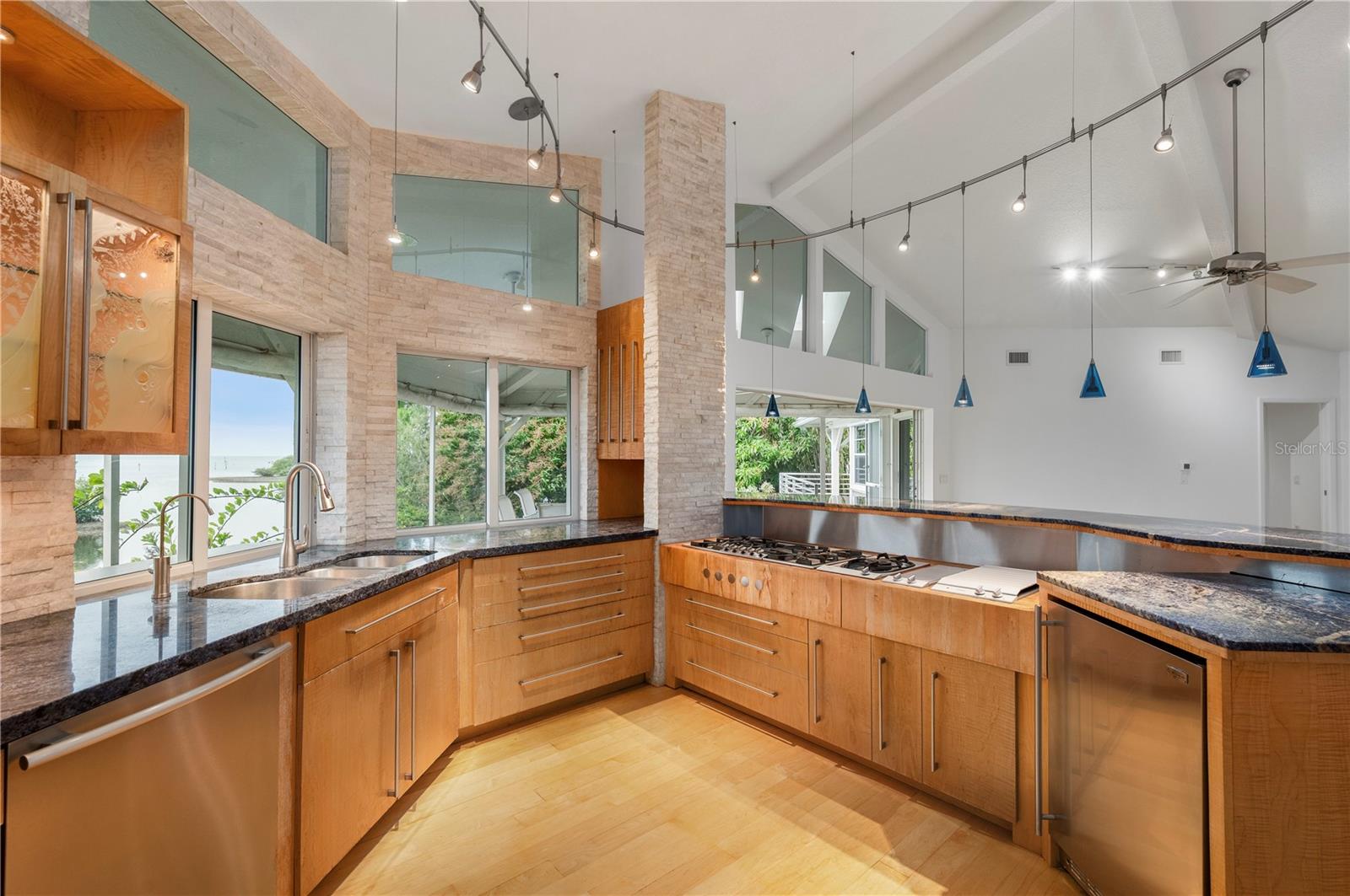 Image 21 of 64 For 24139 Jolly Roger Boulevard