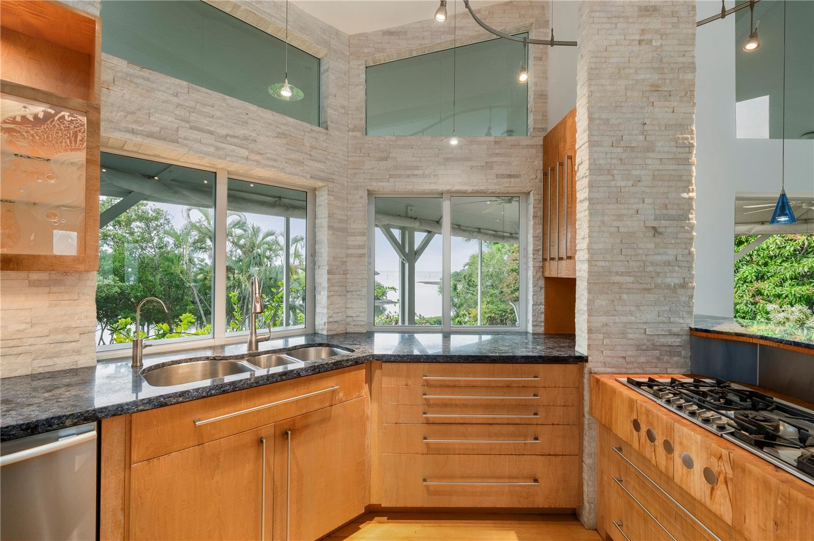 Image 23 of 64 For 24139 Jolly Roger Boulevard