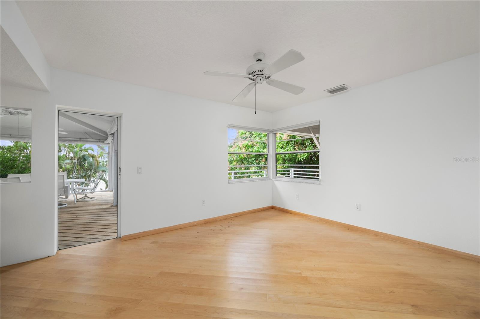 Image 44 of 64 For 24139 Jolly Roger Boulevard