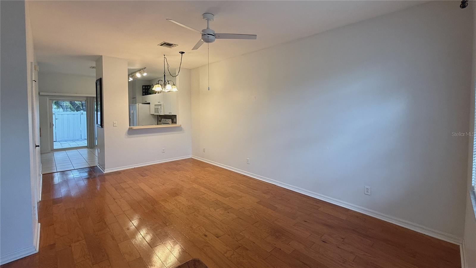 Image 2 of 13 For 3620 Pine Oak Circle 105