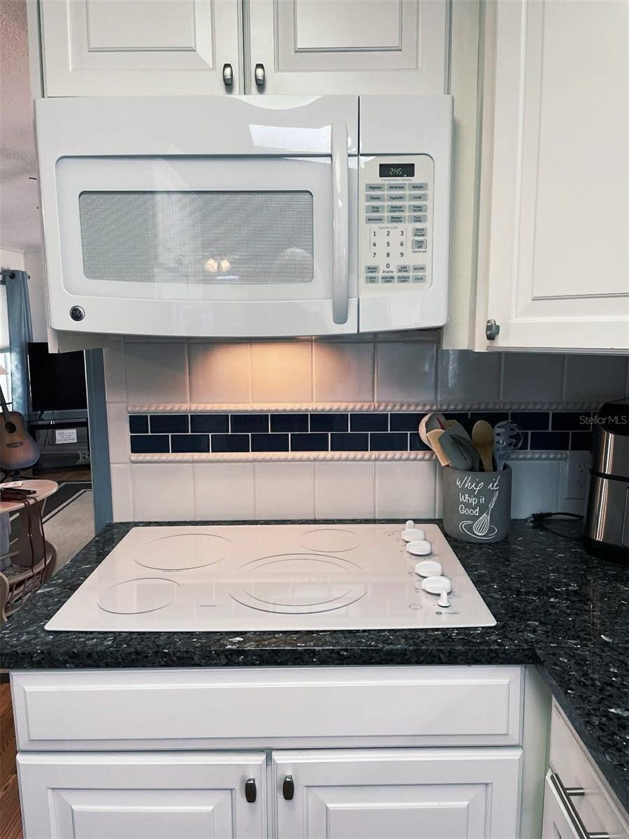 Image 12 of 25 For 6682 Hikina Drive