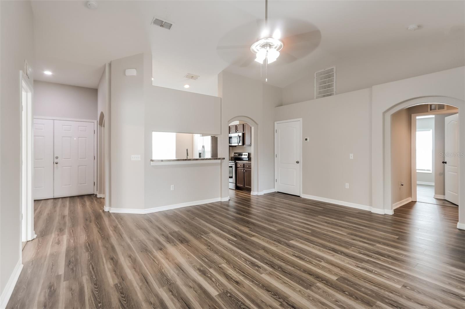 Listing photo id 0 for 6515 Evergreen Park Dr