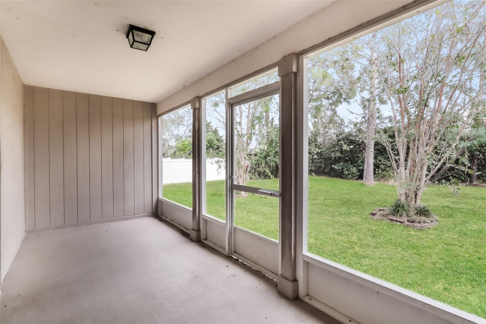 Listing photo id 5 for 6515 Evergreen Park Dr