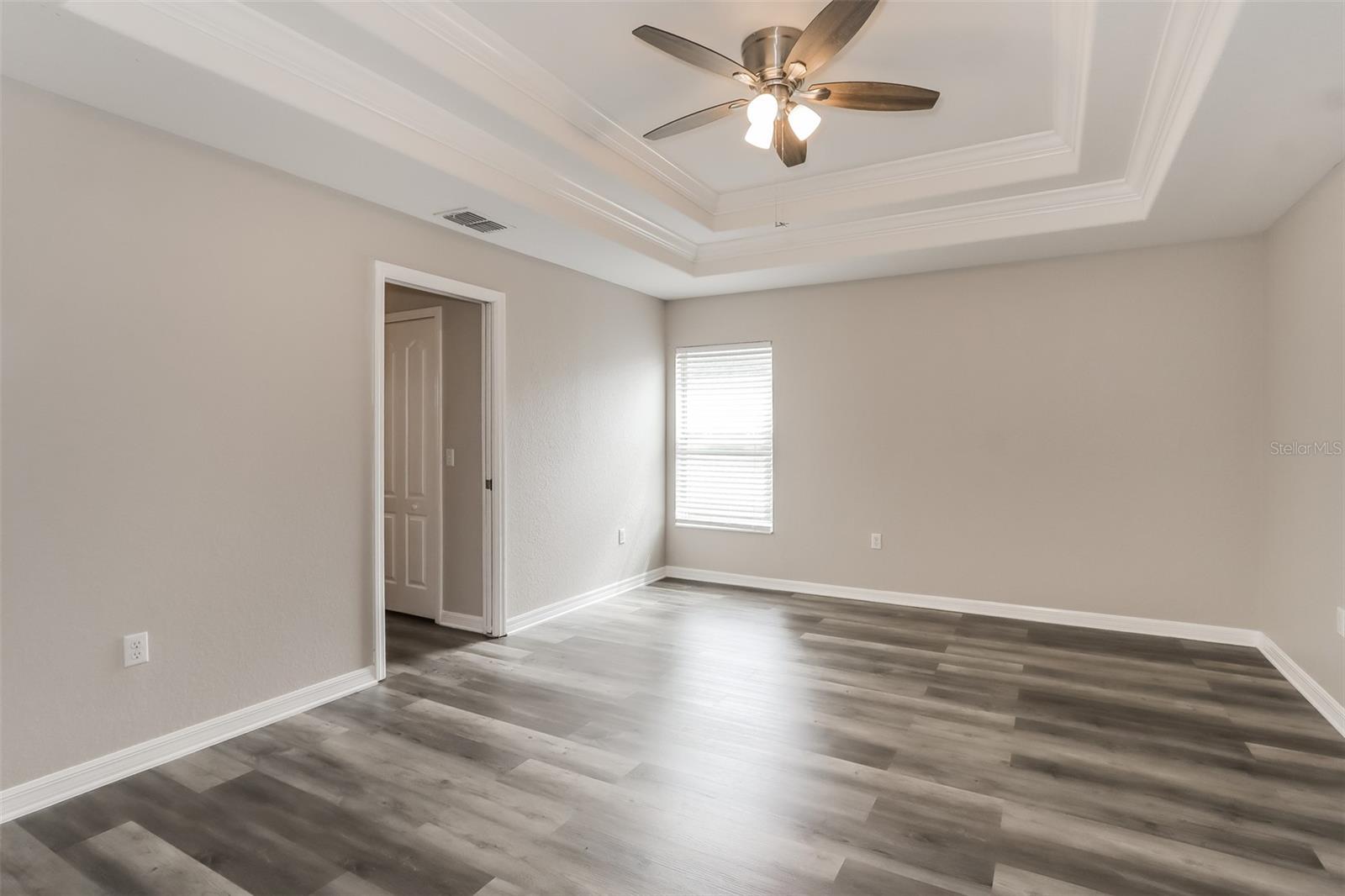 Listing photo id 6 for 6515 Evergreen Park Dr