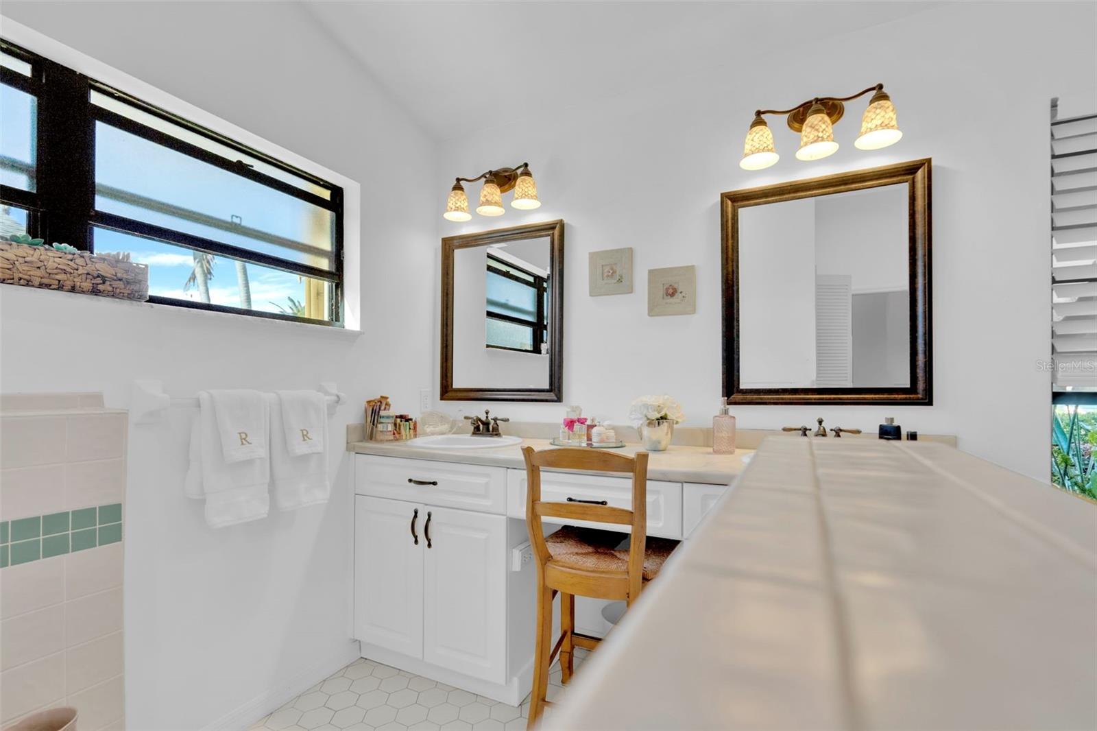 Image 25 of 60 For 8866 Banyan Cove Circle