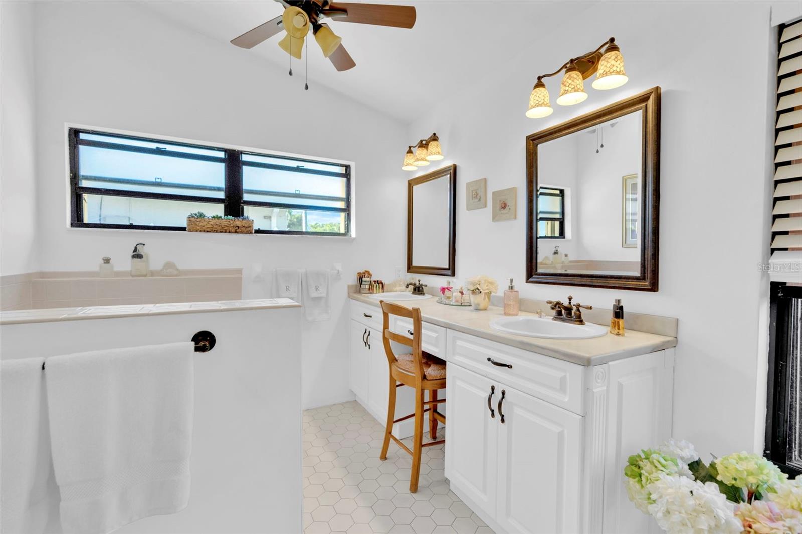 Image 27 of 60 For 8866 Banyan Cove Circle