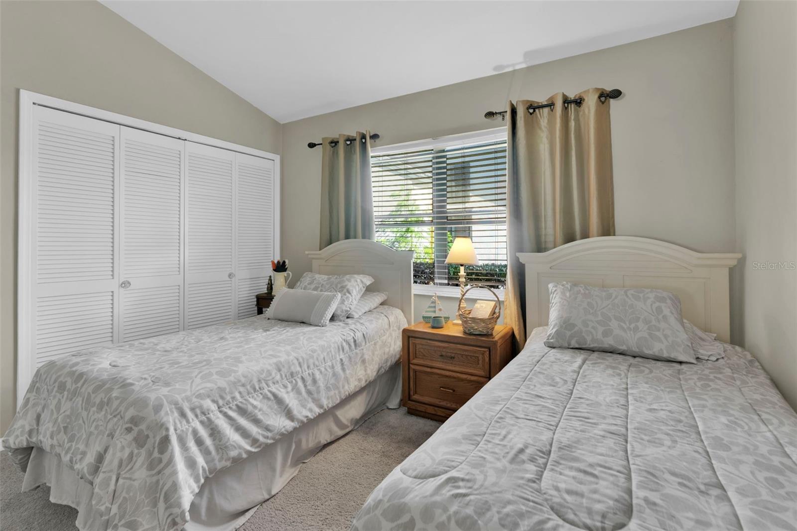 Image 36 of 60 For 8866 Banyan Cove Circle