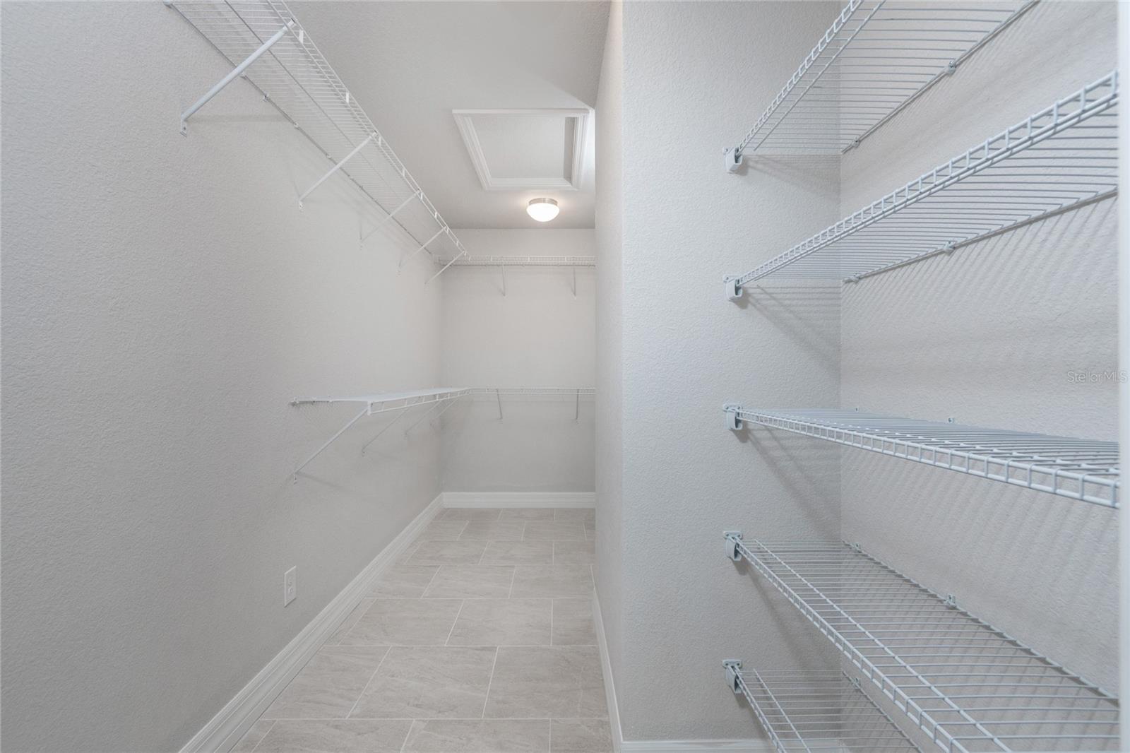 Listing photo id 11 for 1763 New London Street