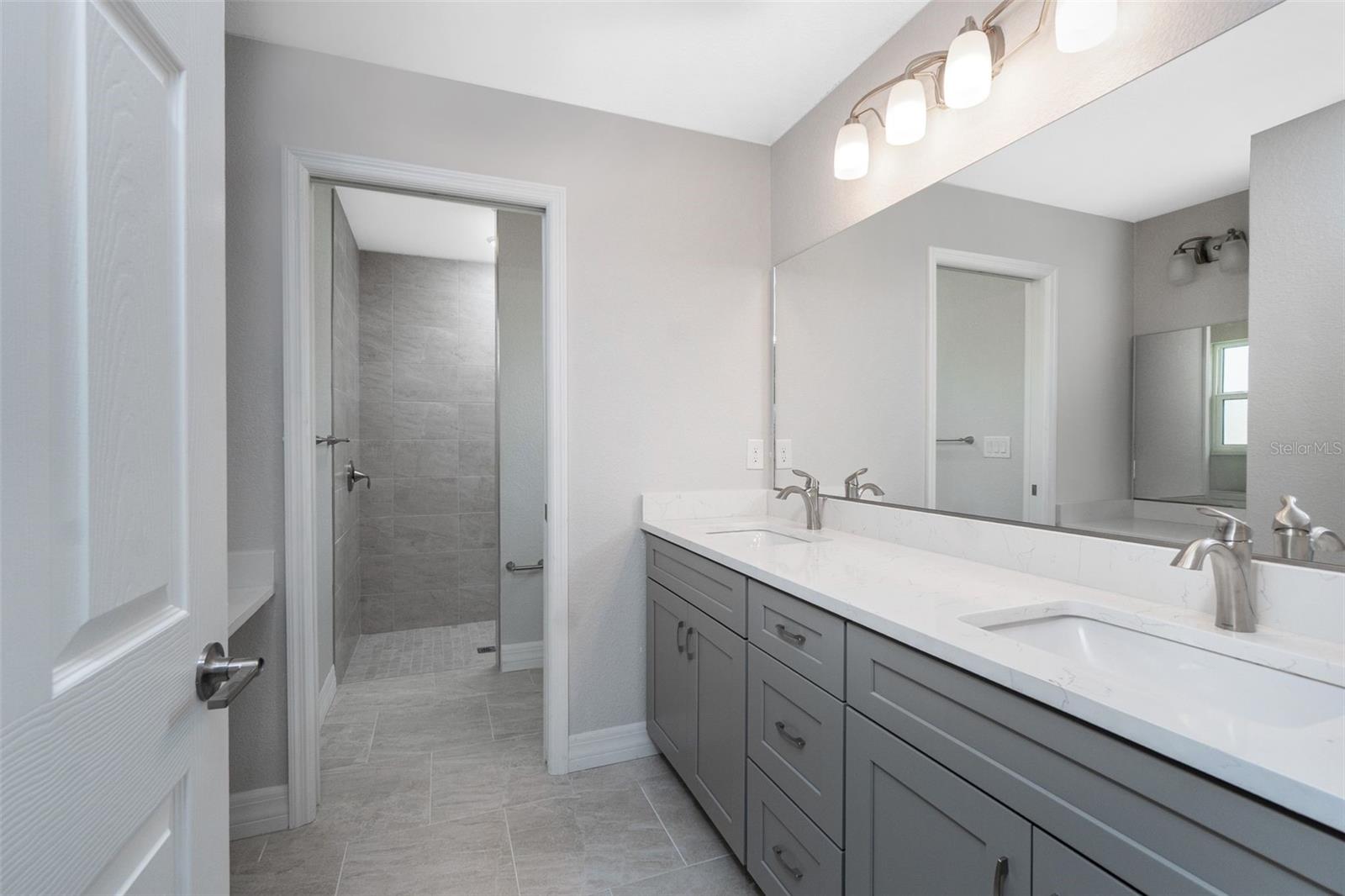 Listing photo id 13 for 1763 New London Street