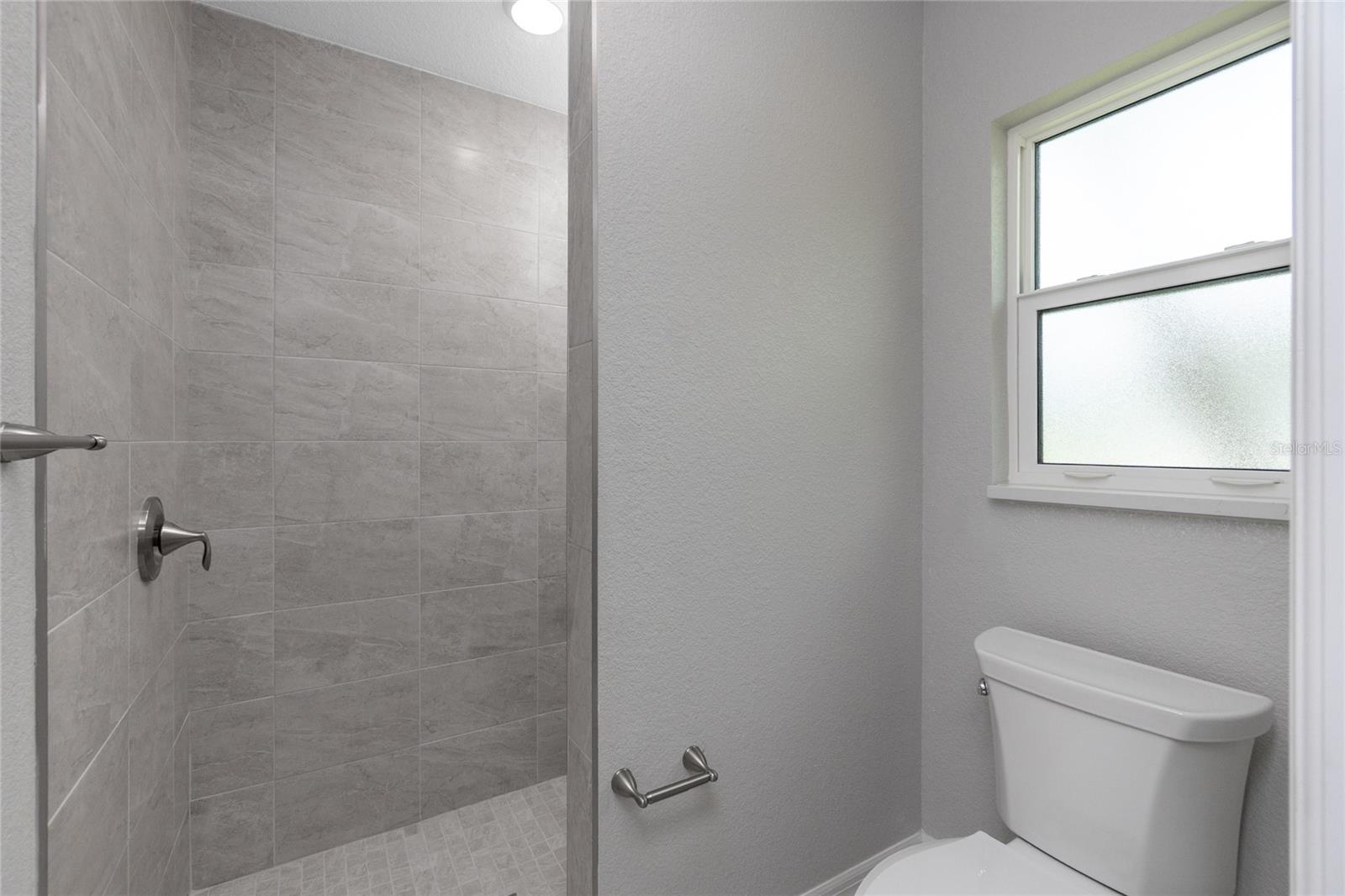 Listing photo id 14 for 1763 New London Street