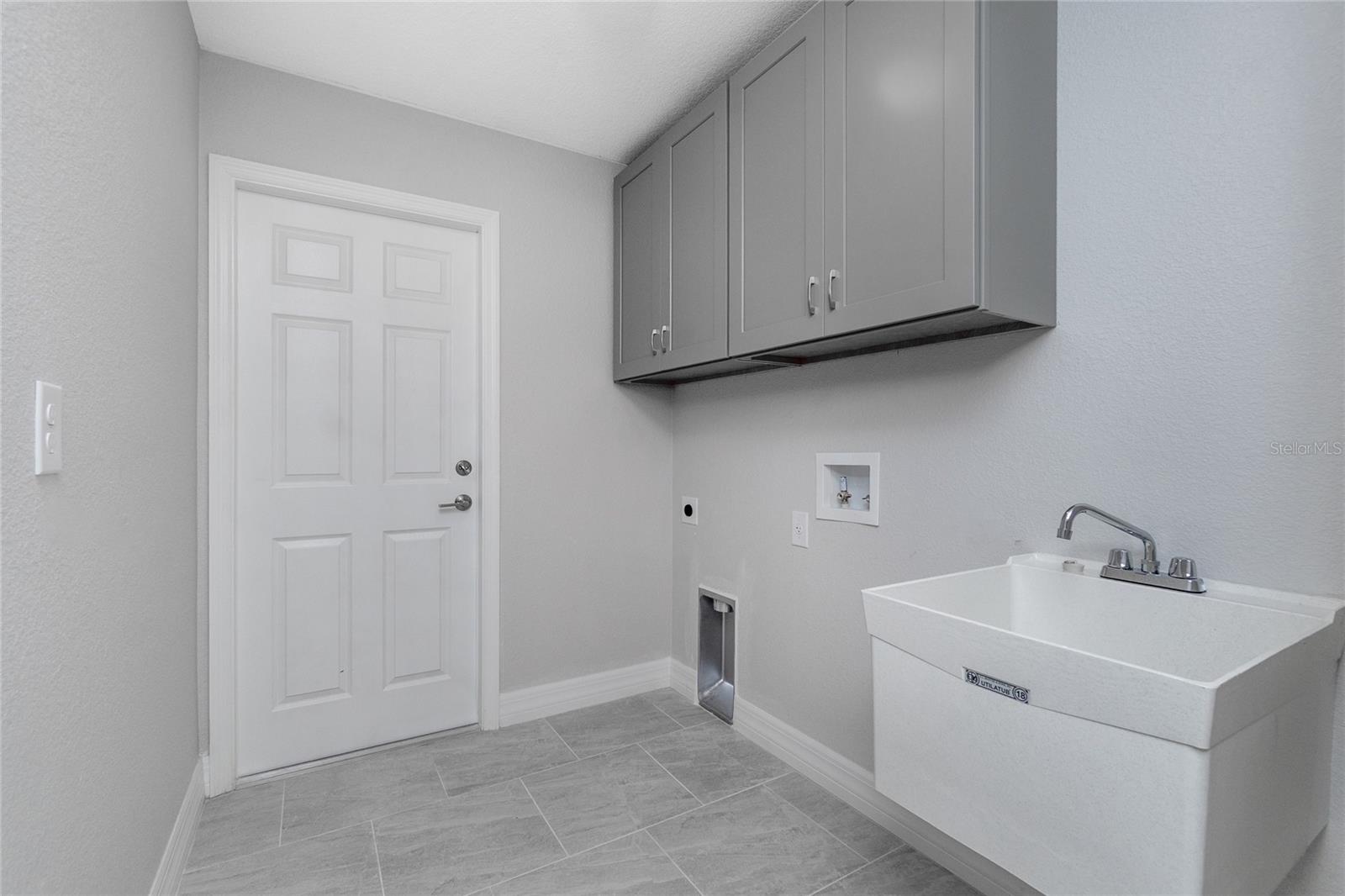 Listing photo id 25 for 1763 New London Street