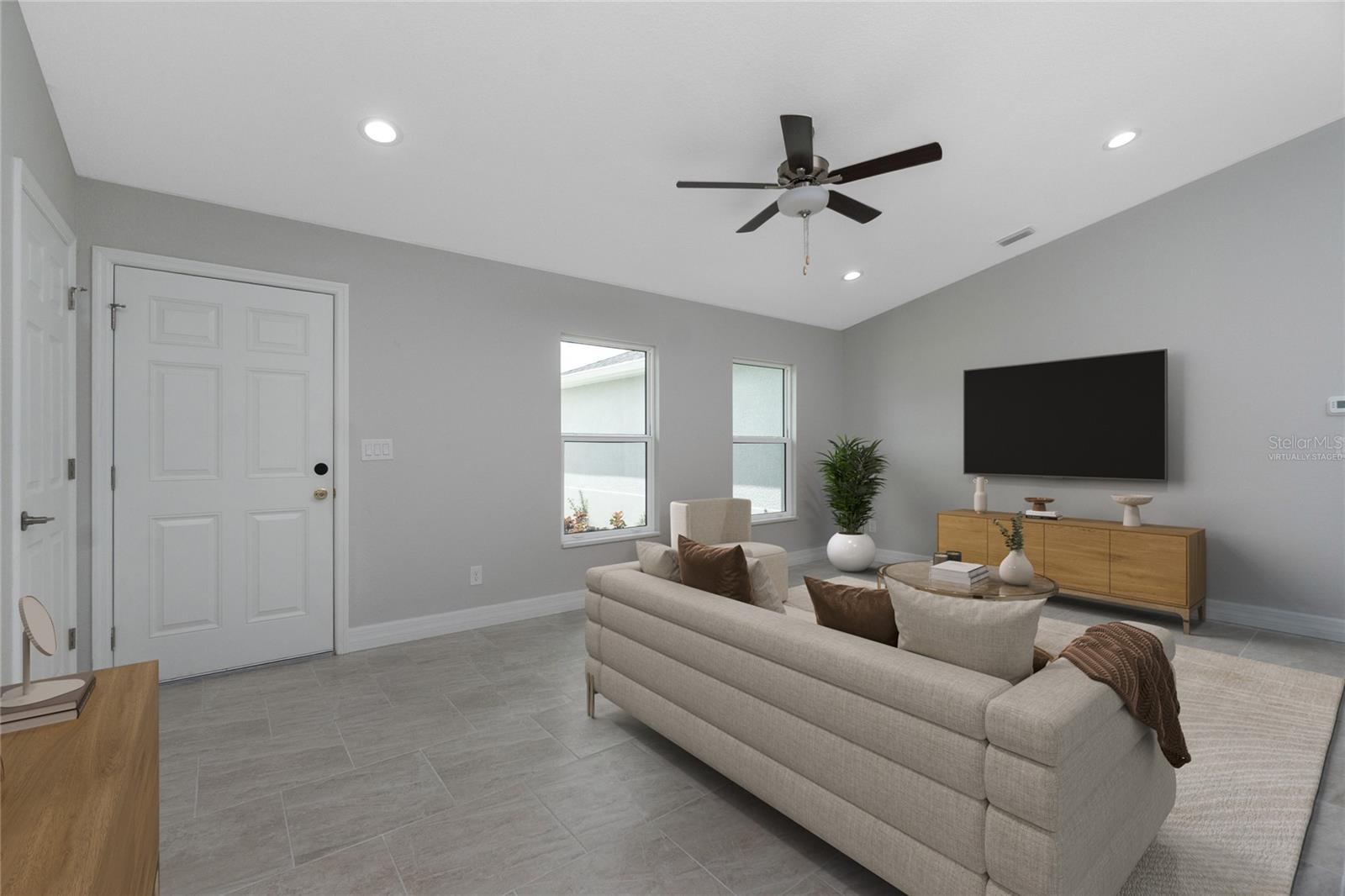 Listing photo id 3 for 1763 New London Street