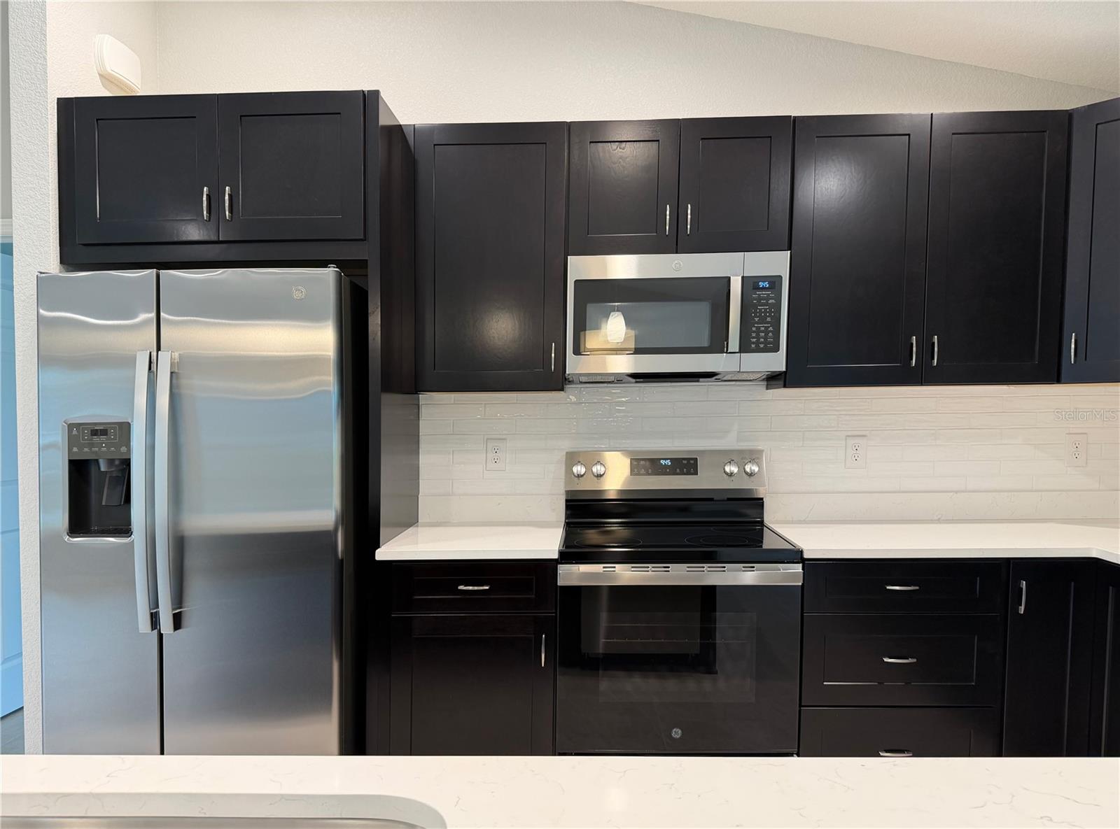 Listing photo id 5 for 1763 New London Street