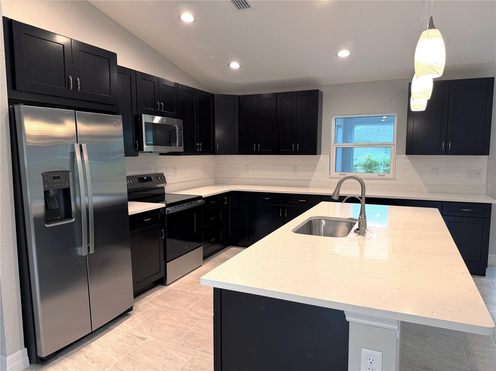 Listing photo id 6 for 1763 New London Street