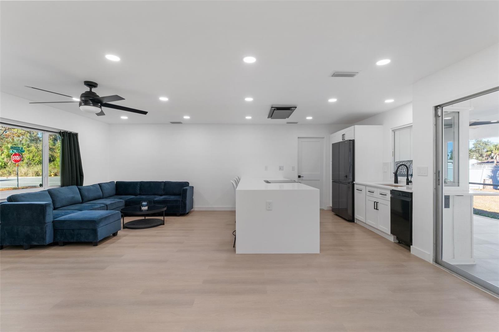 Image 10 of 52 For 2506 Lakeshore Circle