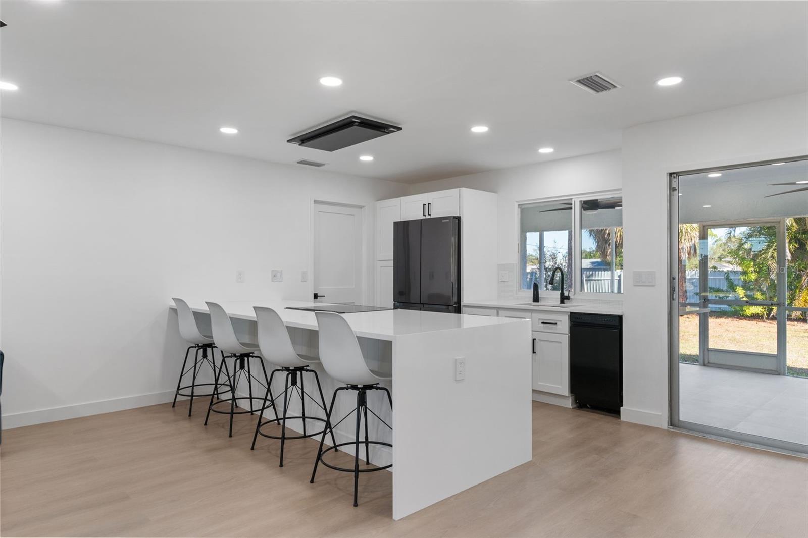 Image 11 of 52 For 2506 Lakeshore Circle