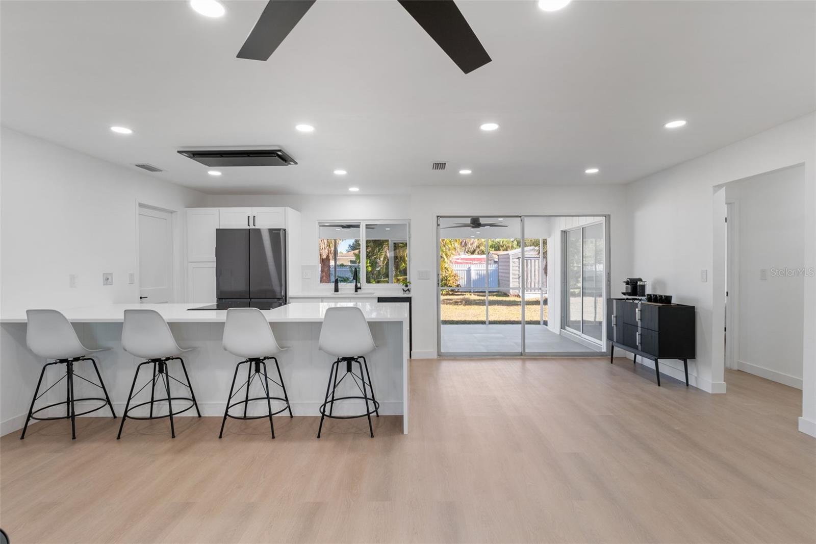 Image 12 of 52 For 2506 Lakeshore Circle