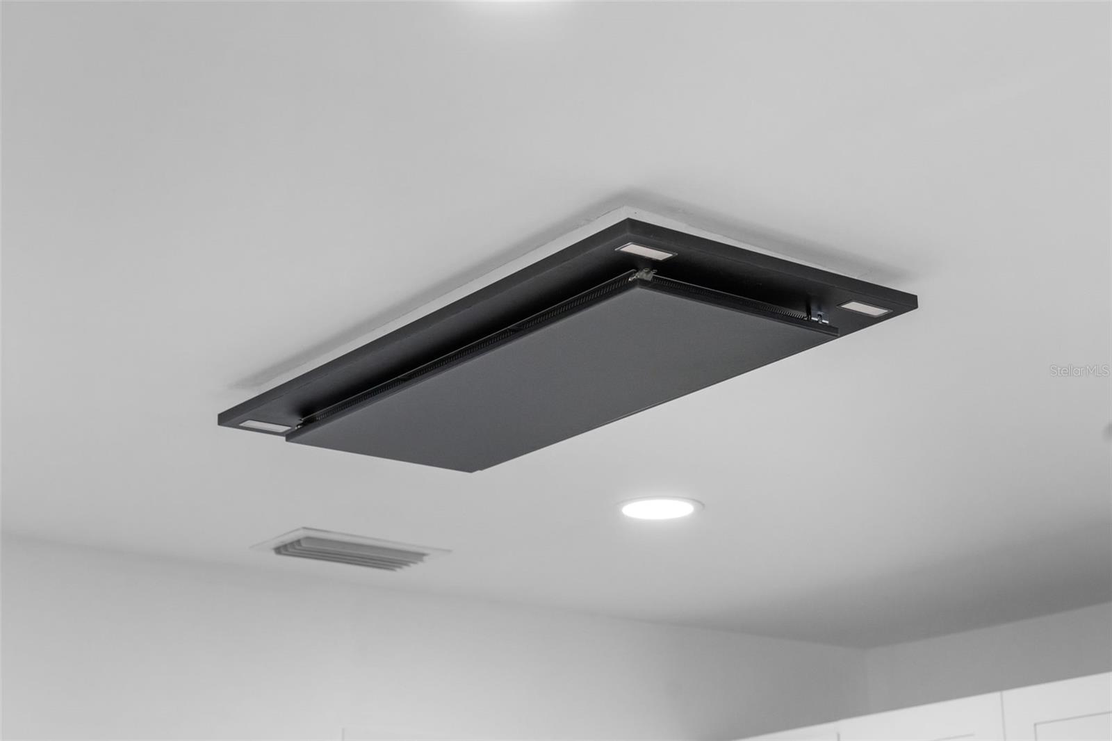 Image 18 of 52 For 2506 Lakeshore Circle