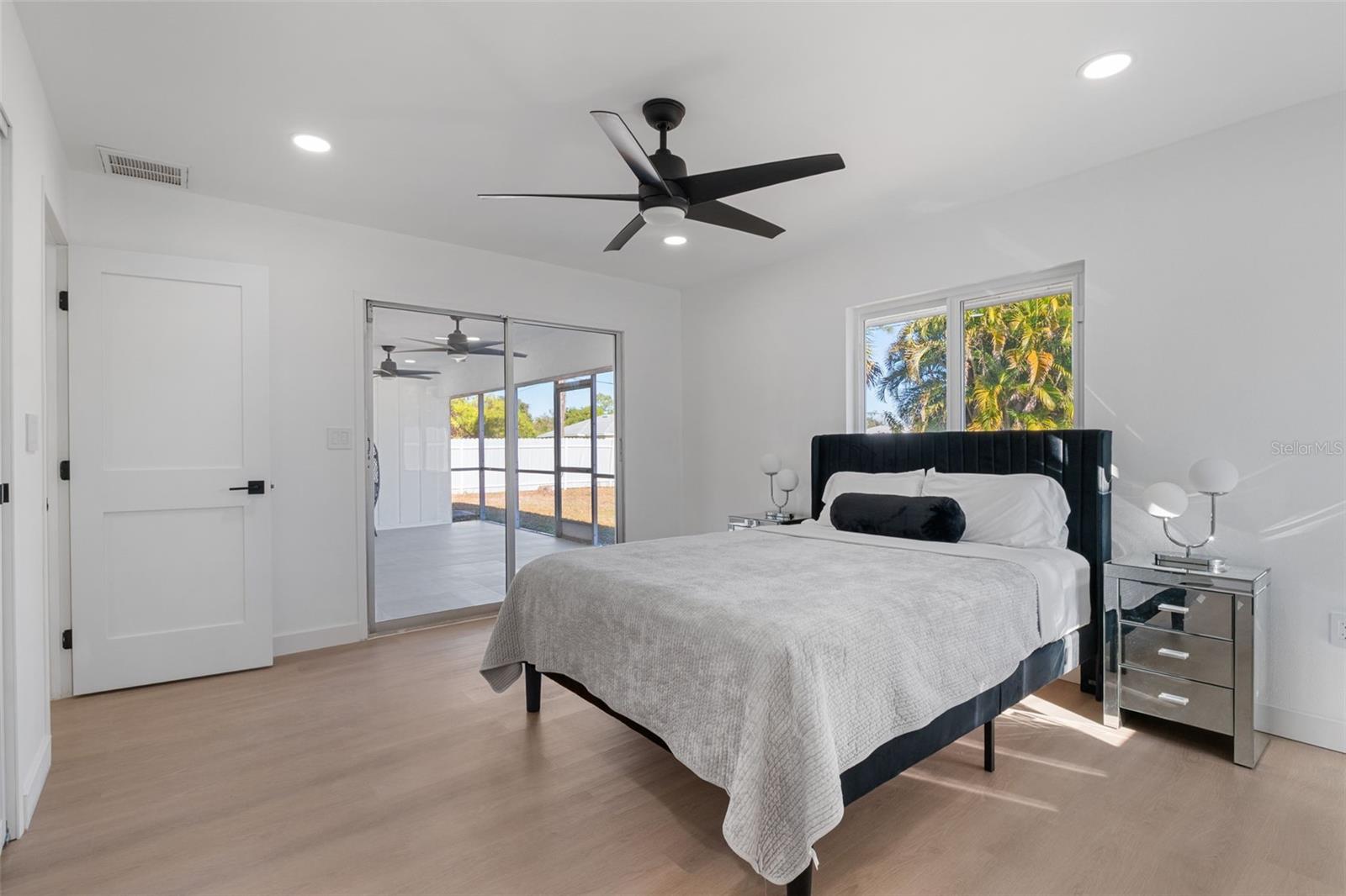 Image 20 of 52 For 2506 Lakeshore Circle