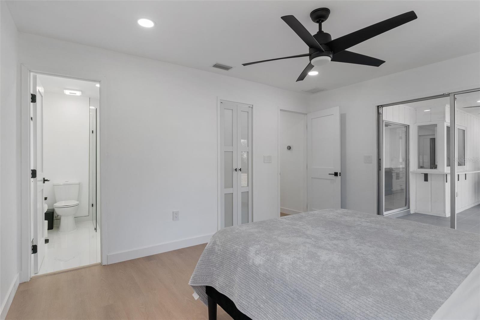 Image 22 of 52 For 2506 Lakeshore Circle