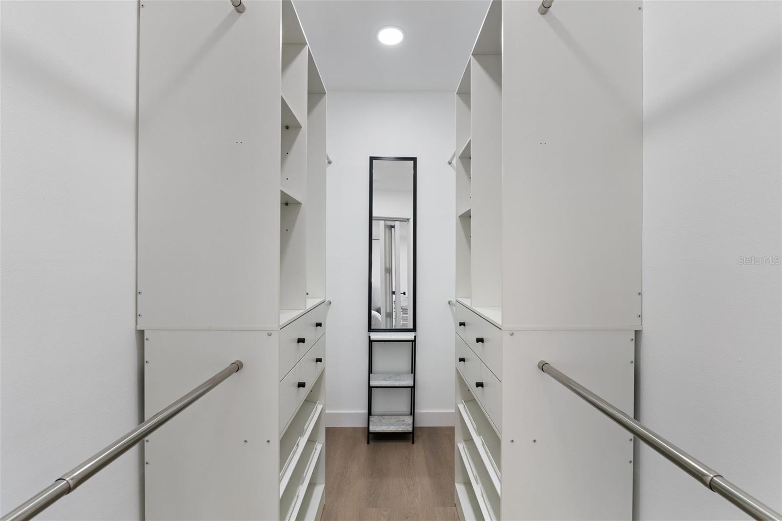 Image 23 of 52 For 2506 Lakeshore Circle