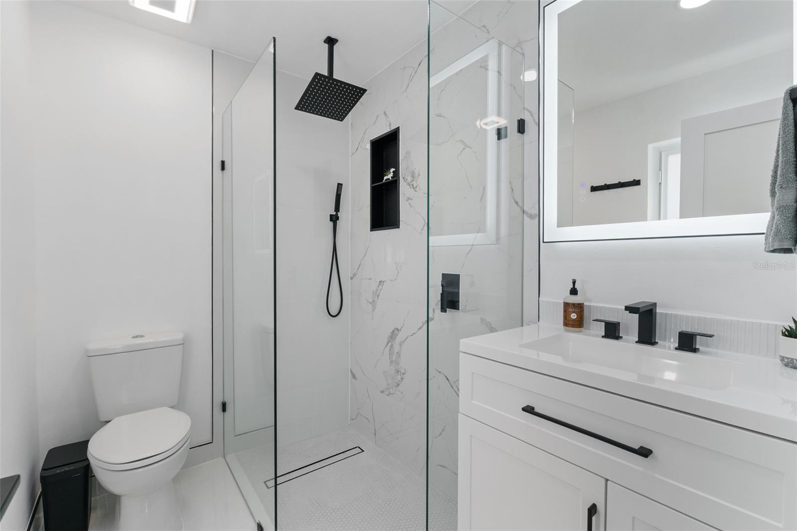 Image 24 of 52 For 2506 Lakeshore Circle