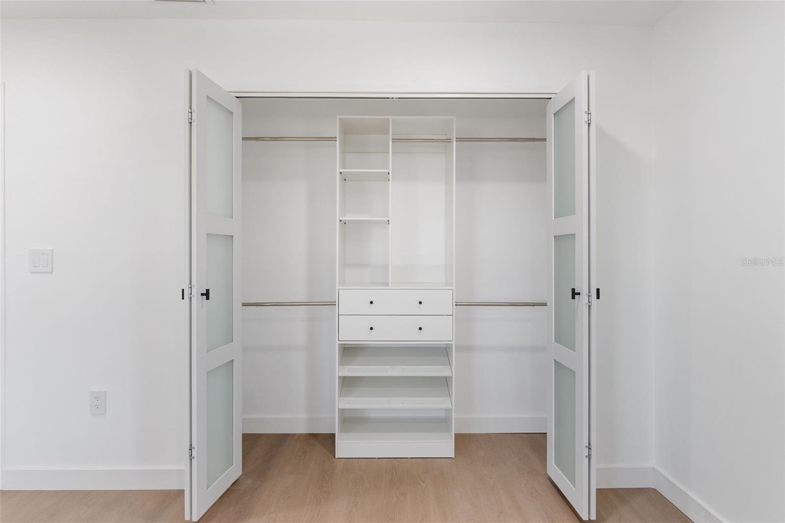 Image 28 of 52 For 2506 Lakeshore Circle