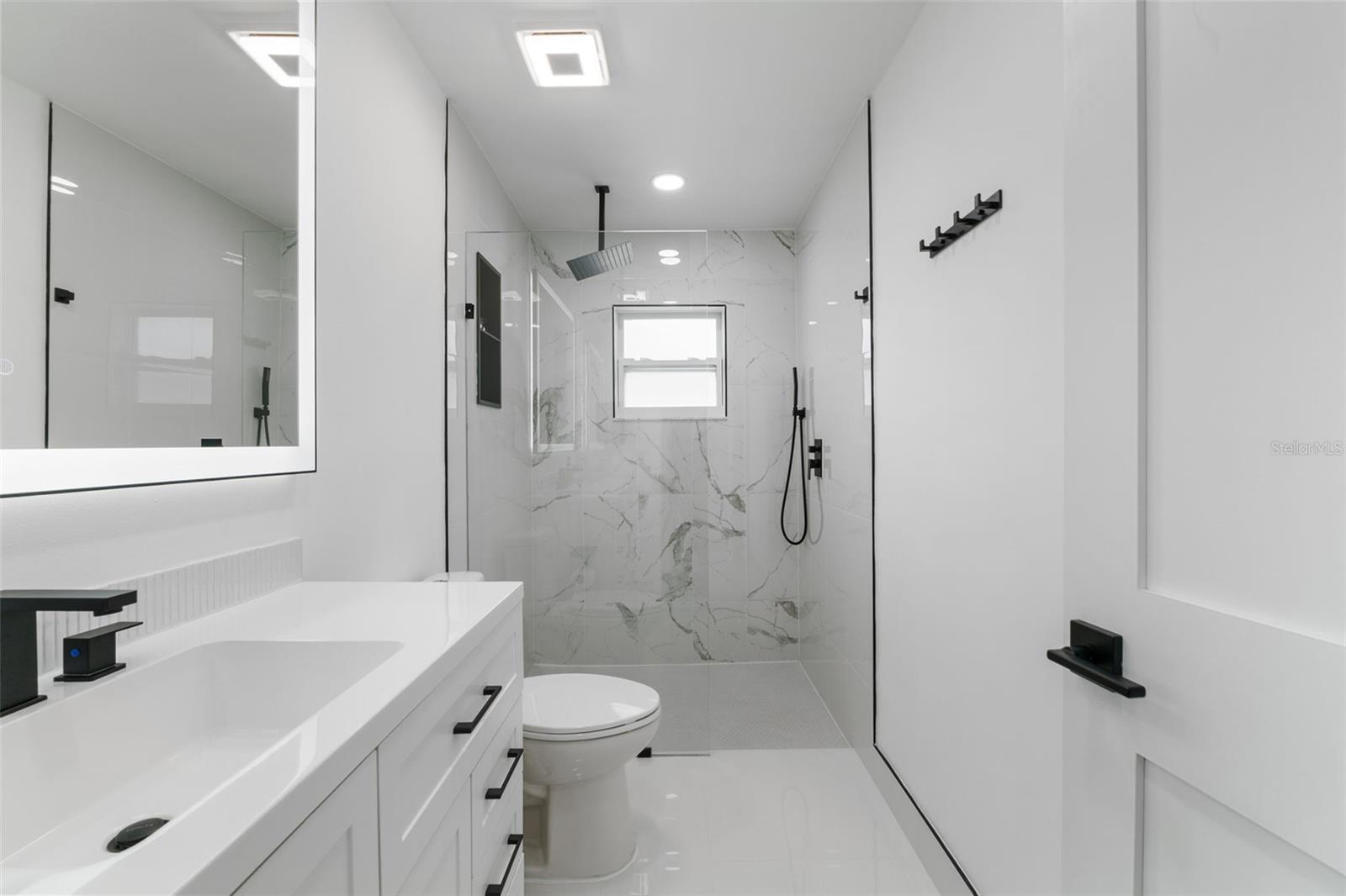 Image 29 of 52 For 2506 Lakeshore Circle