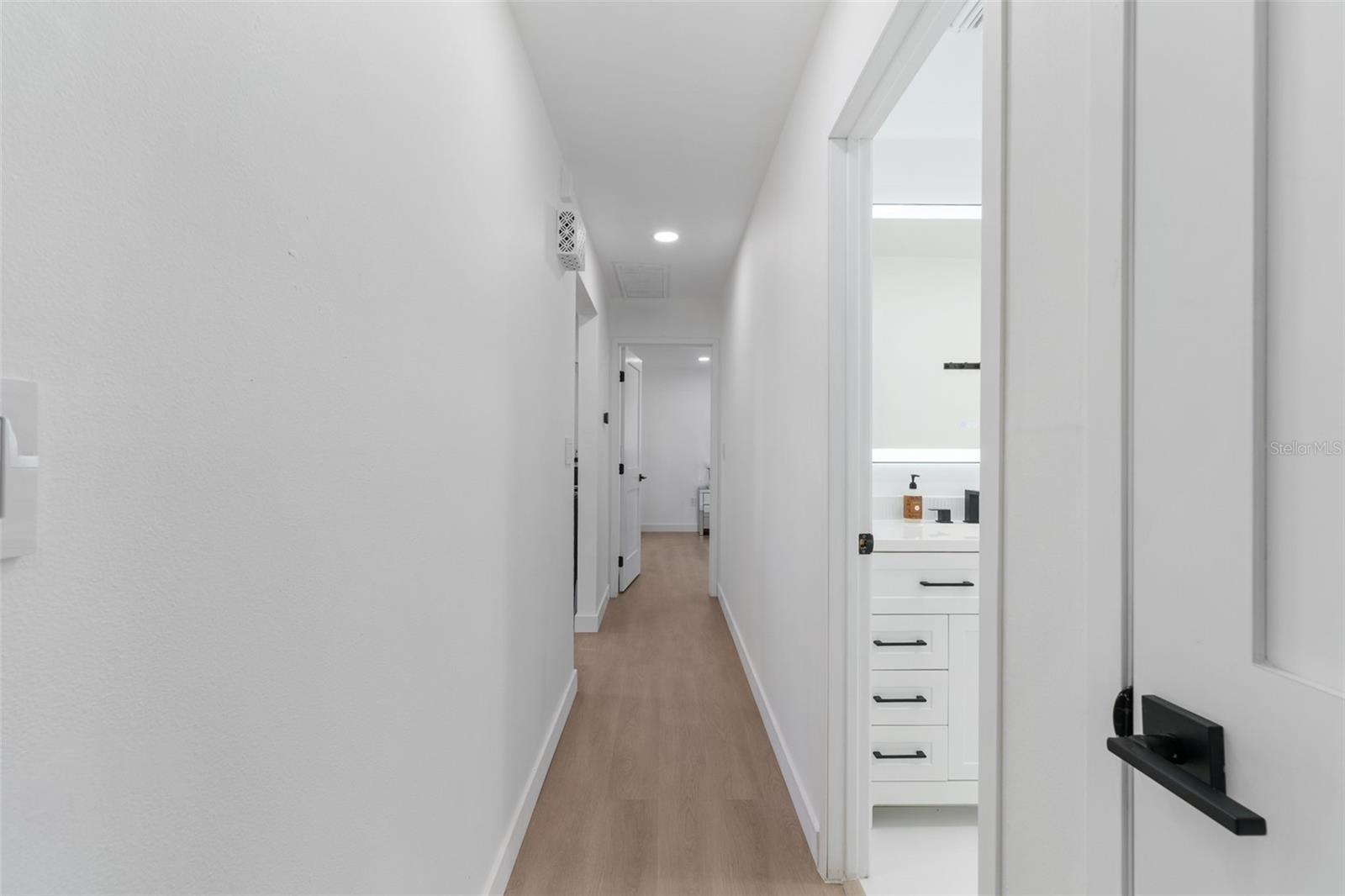 Image 31 of 52 For 2506 Lakeshore Circle