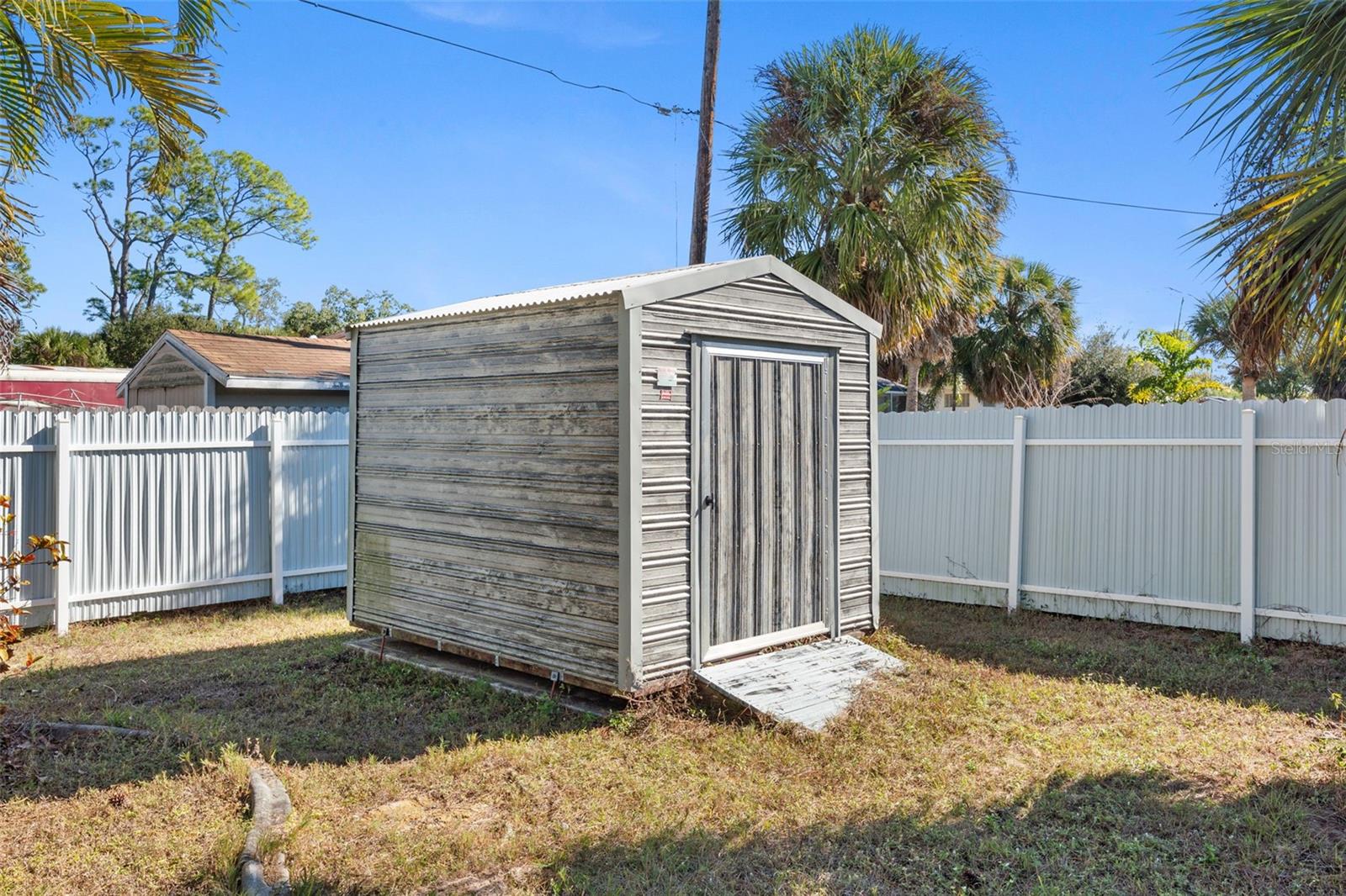 Image 39 of 52 For 2506 Lakeshore Circle