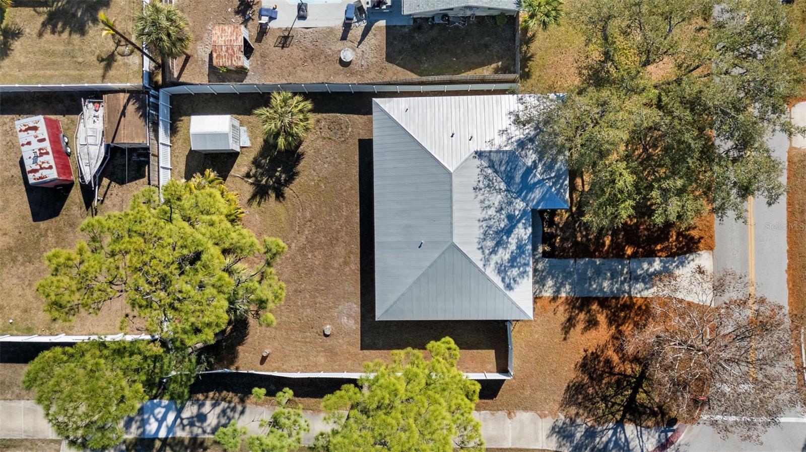 Image 4 of 52 For 2506 Lakeshore Circle