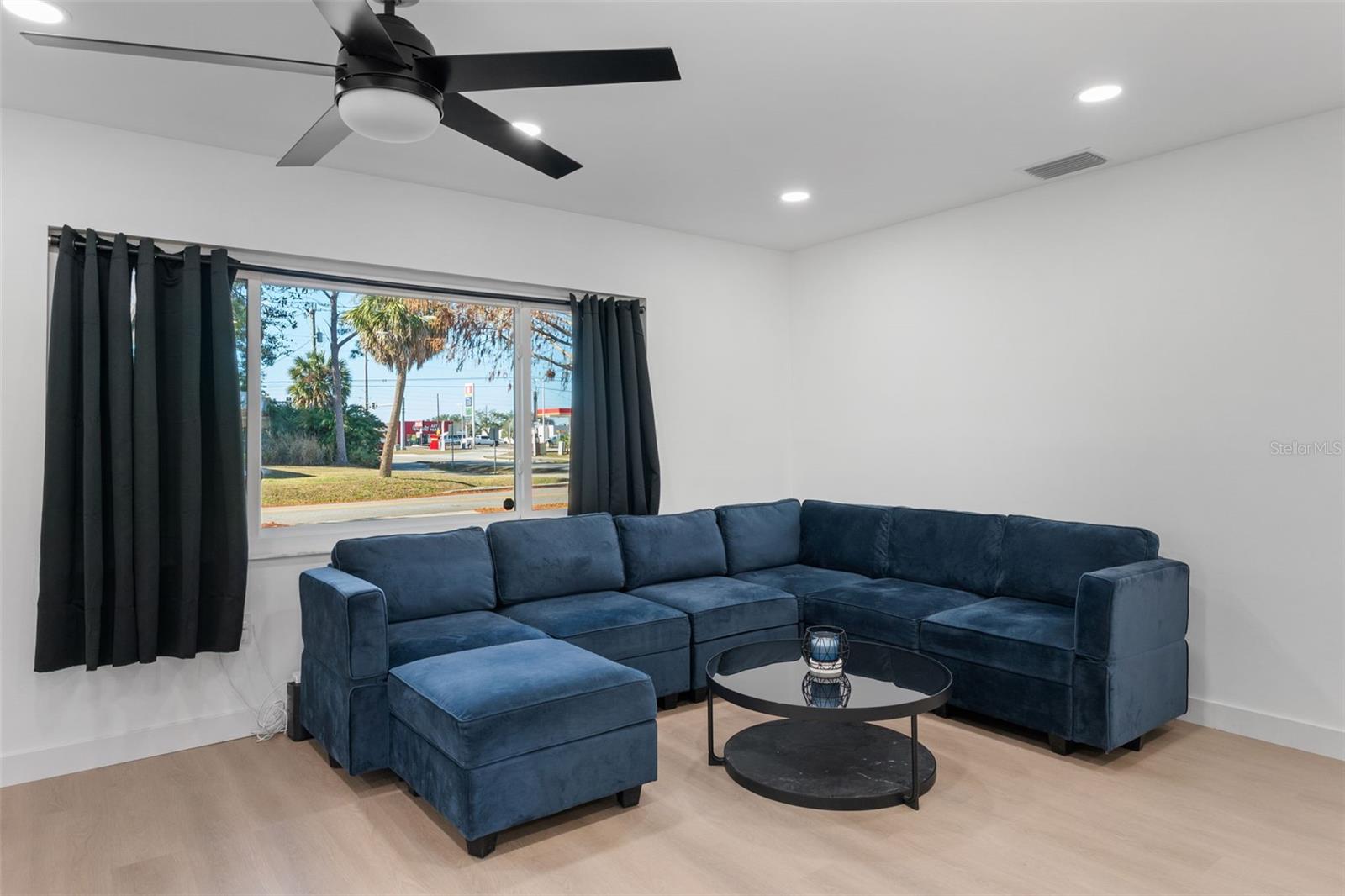 Image 9 of 52 For 2506 Lakeshore Circle