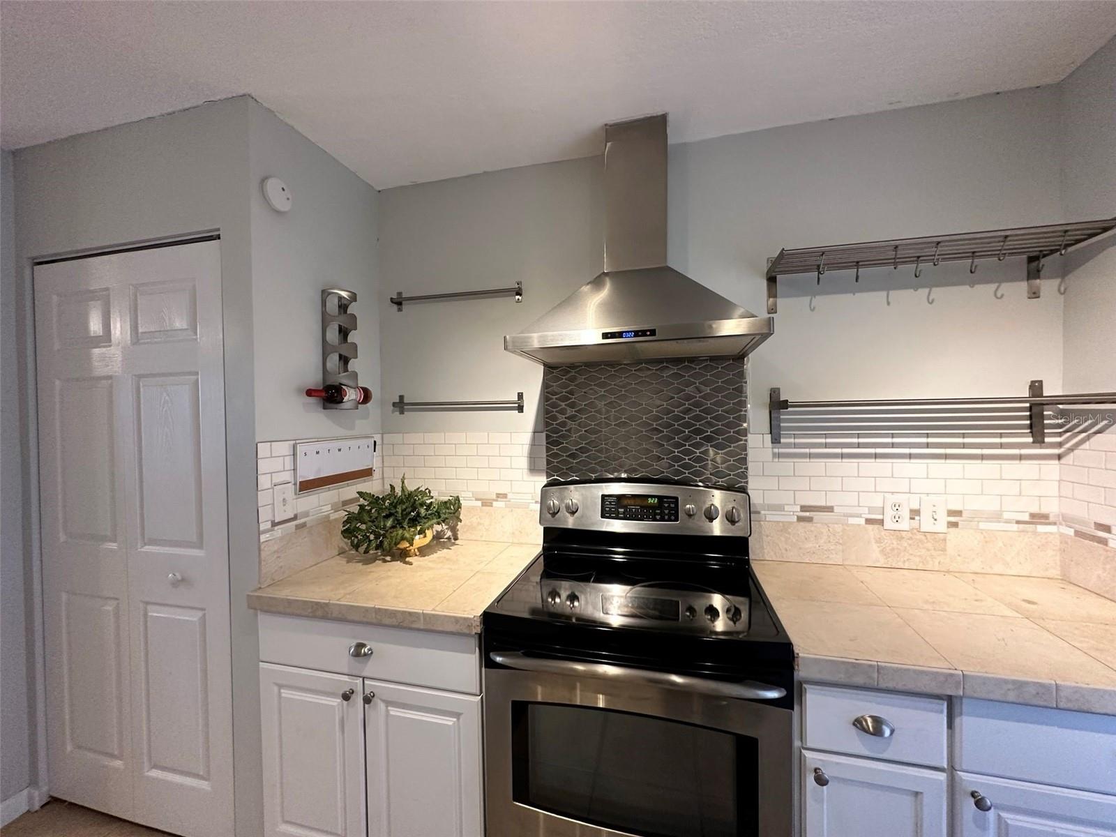 Image 4 of 15 For 749 Hartford Drive Nw