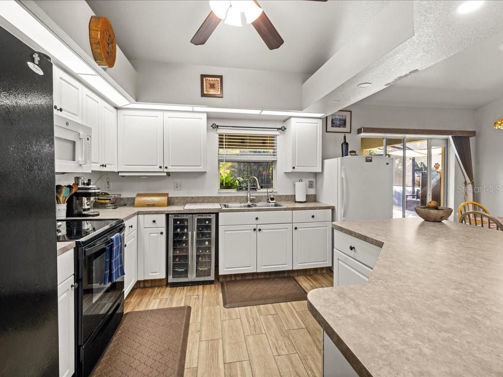 Listing photo id 8 for 1209 25th Place