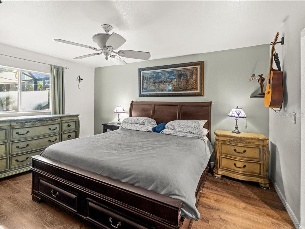 Listing photo id 13 for 1209 25th Place