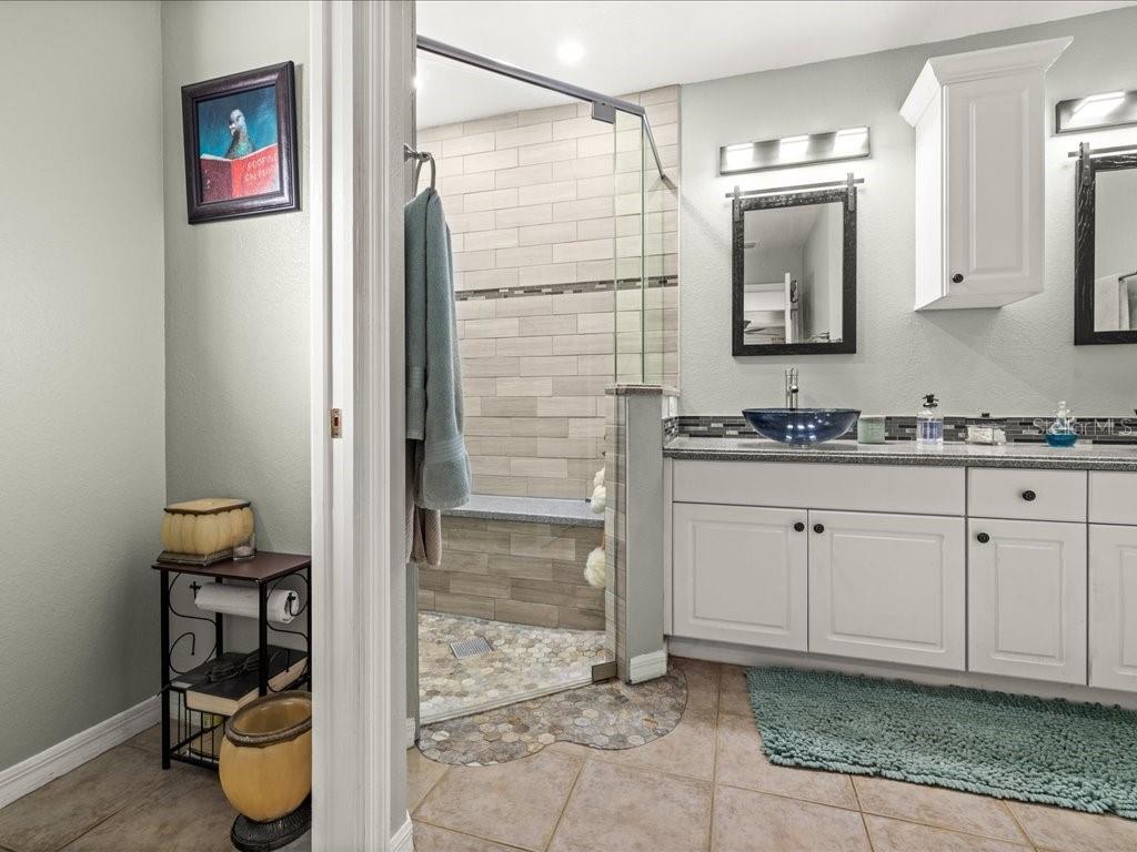 Listing photo id 16 for 1209 25th Place