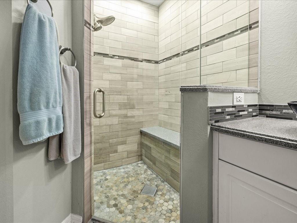 Listing photo id 18 for 1209 25th Place