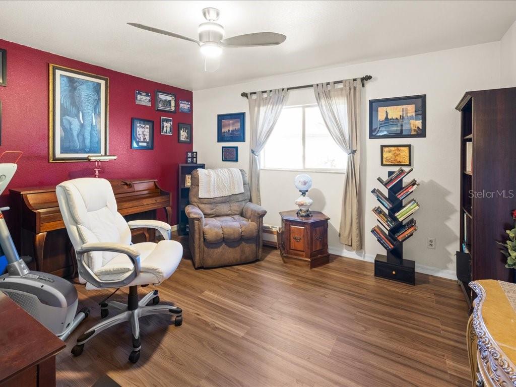 Listing photo id 23 for 1209 25th Place