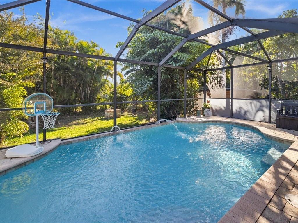 Listing photo id 28 for 1209 25th Place