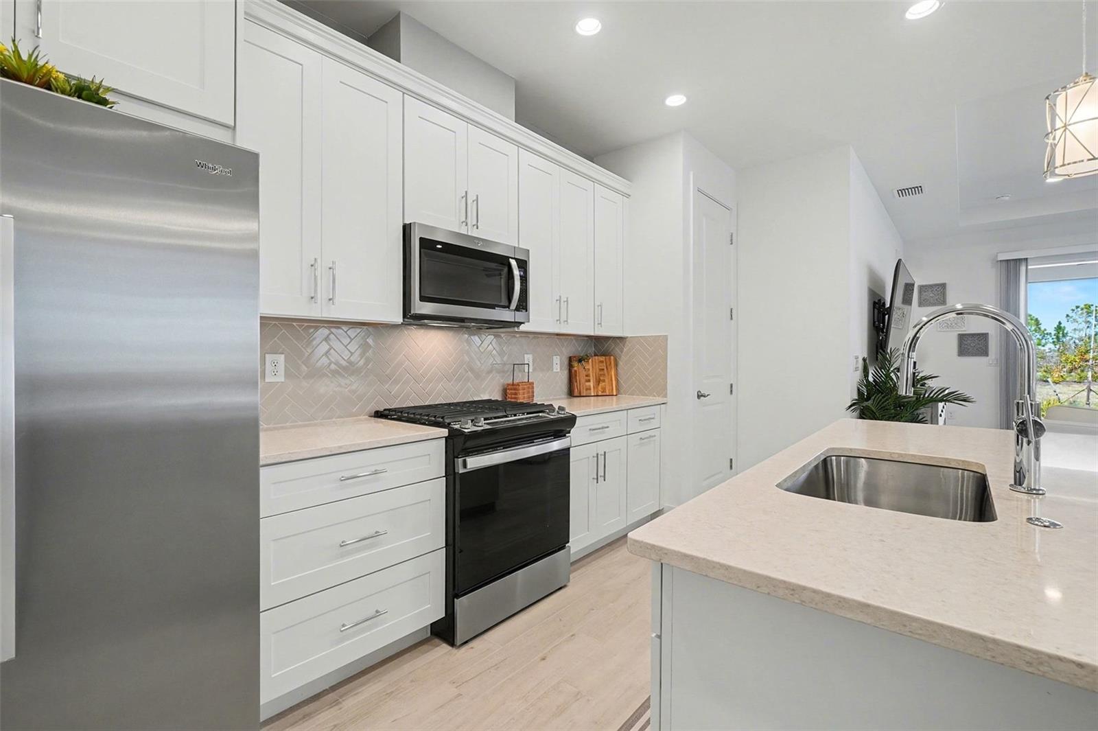 Listing photo id 3 for 44303 Panther Drive